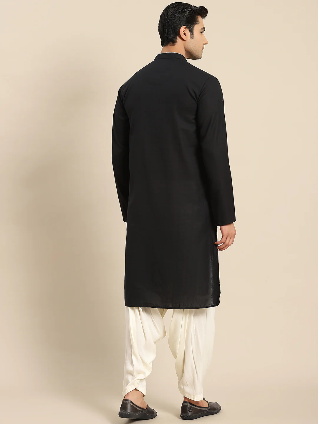 Kisah Men Black Kurta Set - Image 3