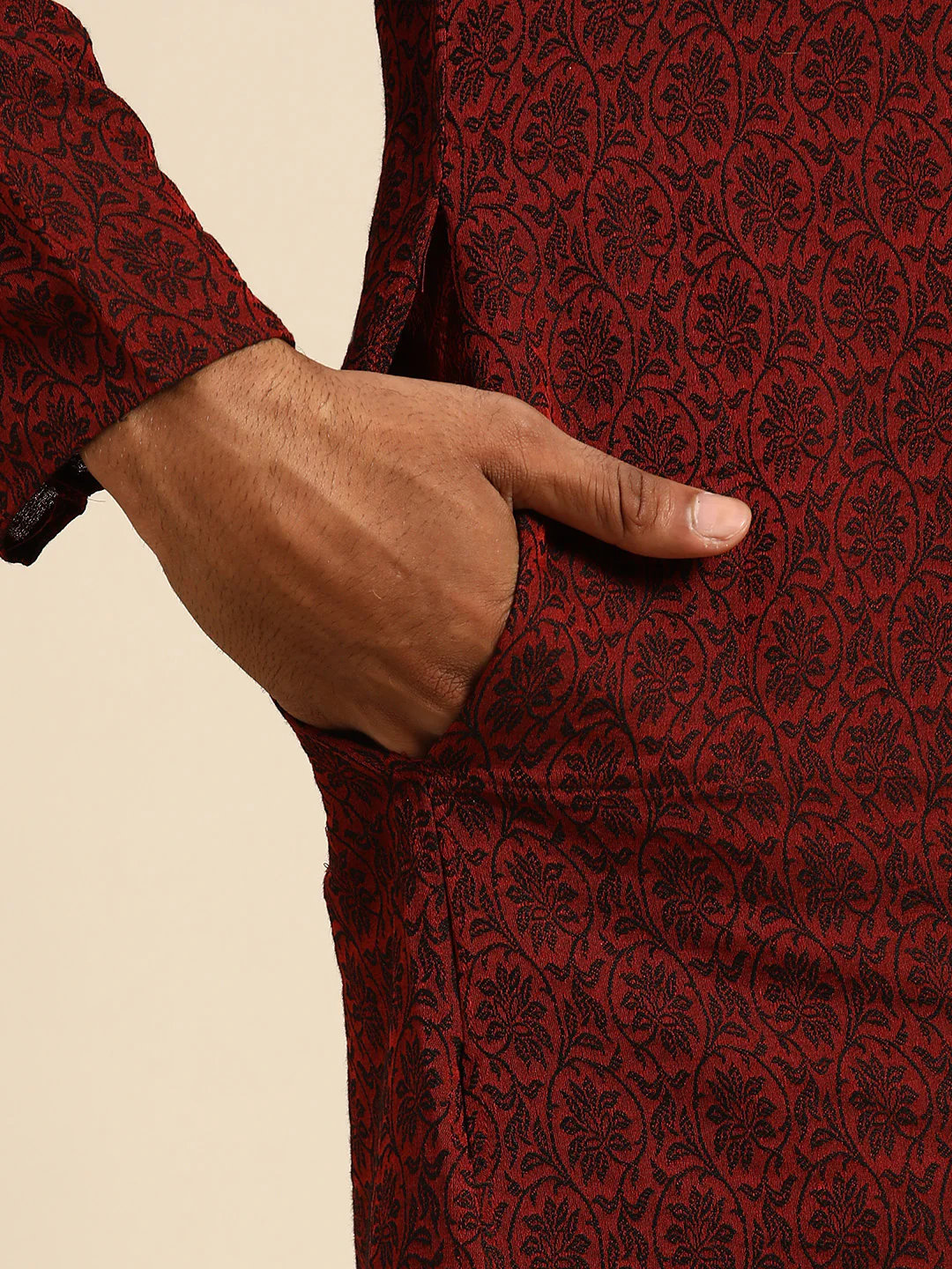 Men Maroon Textured Kurta - Image 4