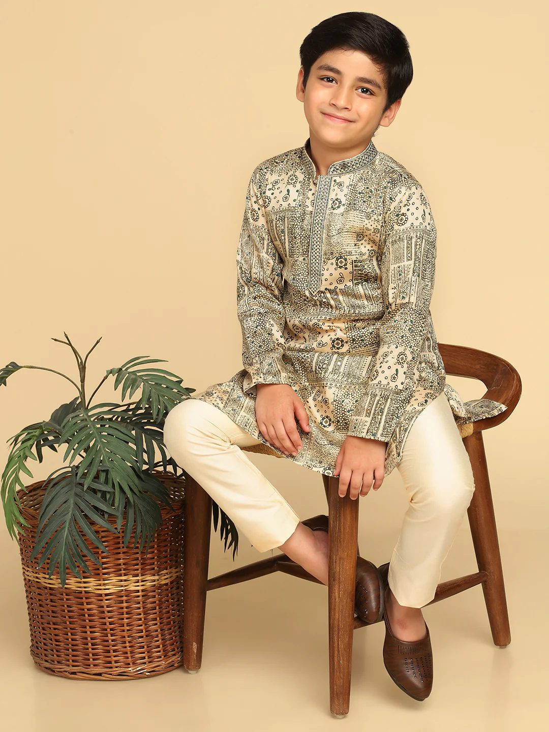 Boy's Bottle Green Foil Print Abstract Kurta - Image 6