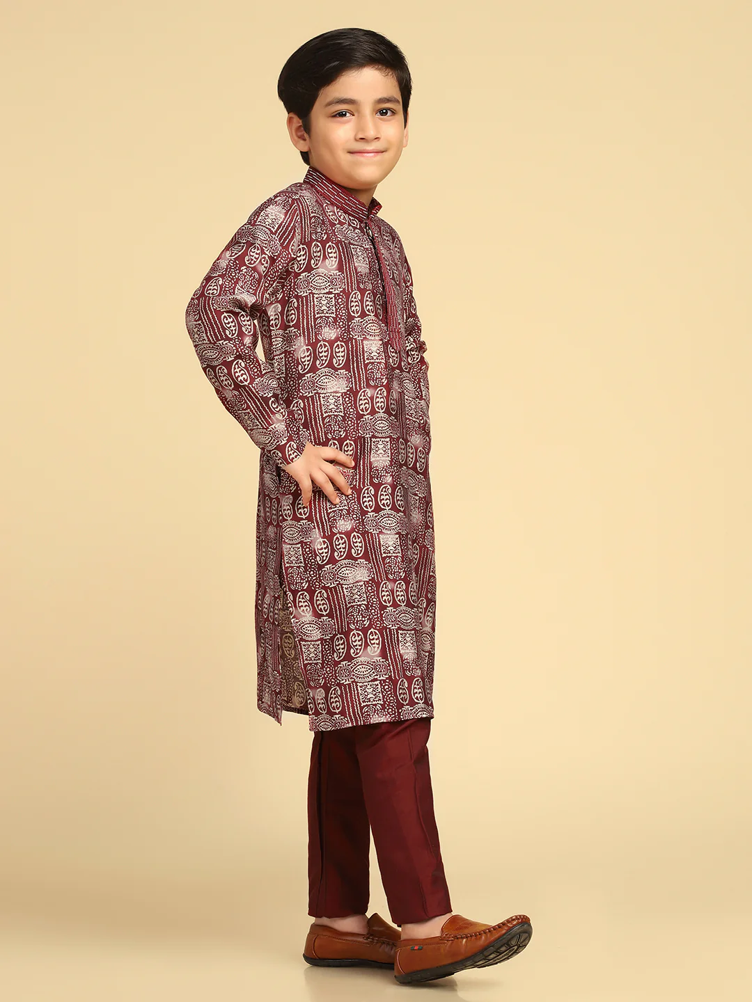 Boy's Maroon Printed Paisley Kurta Pyjama Set - Image 3