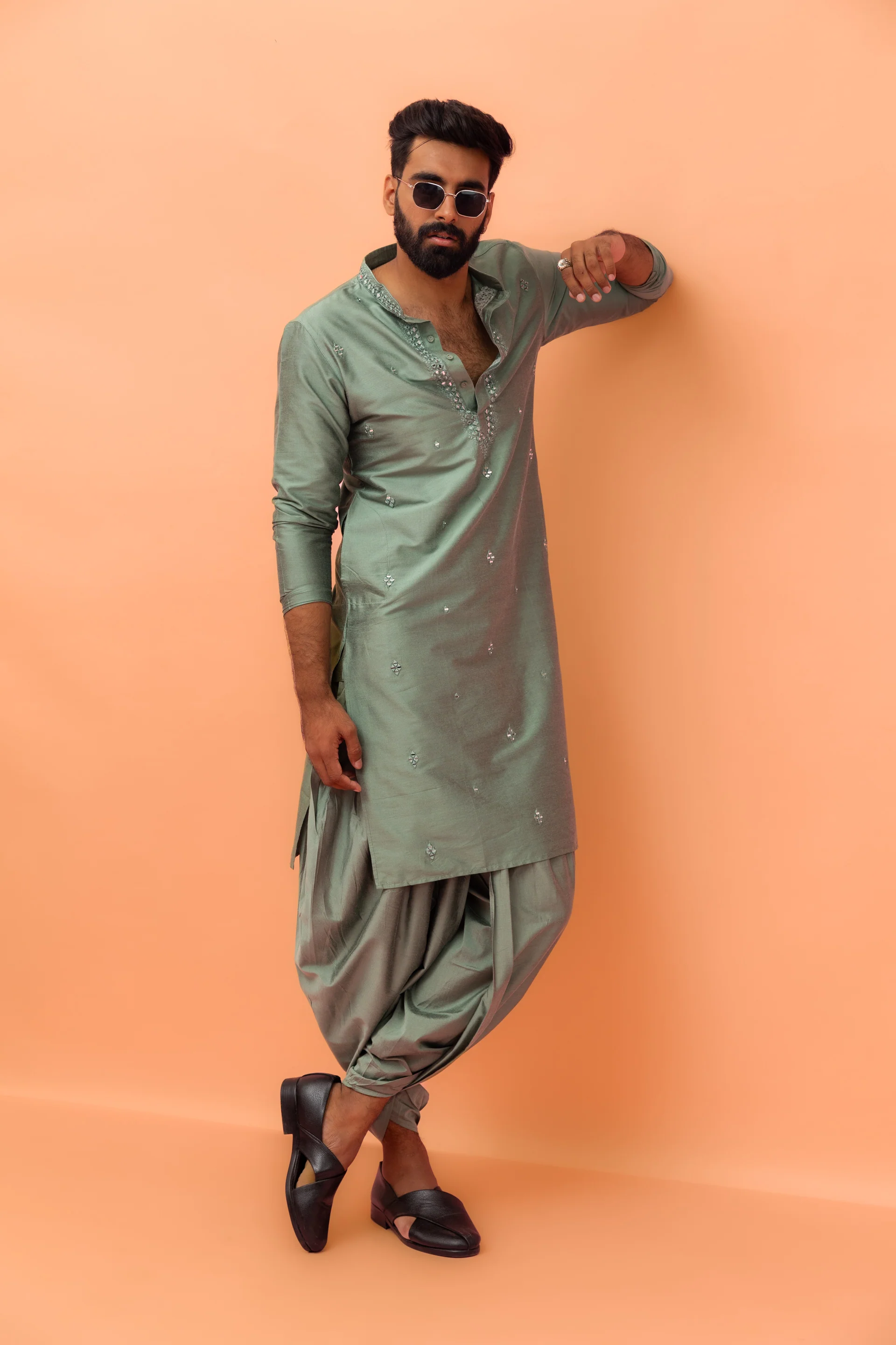 Green Cotton Blend Mirror Work Long Kurta - Image 4