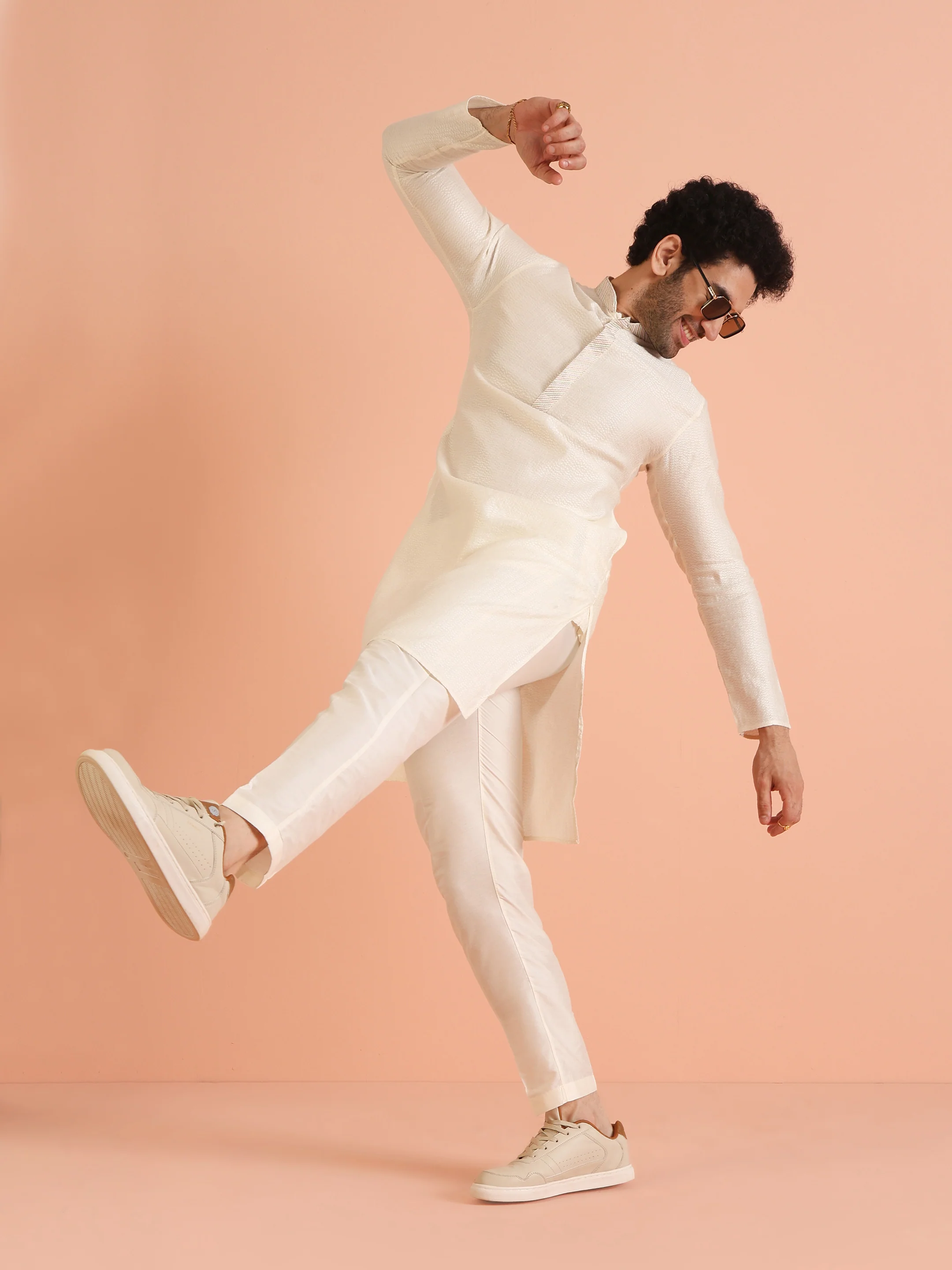 Cream Silk Blend Textured Kurta with Mandarin Collar - Image 2