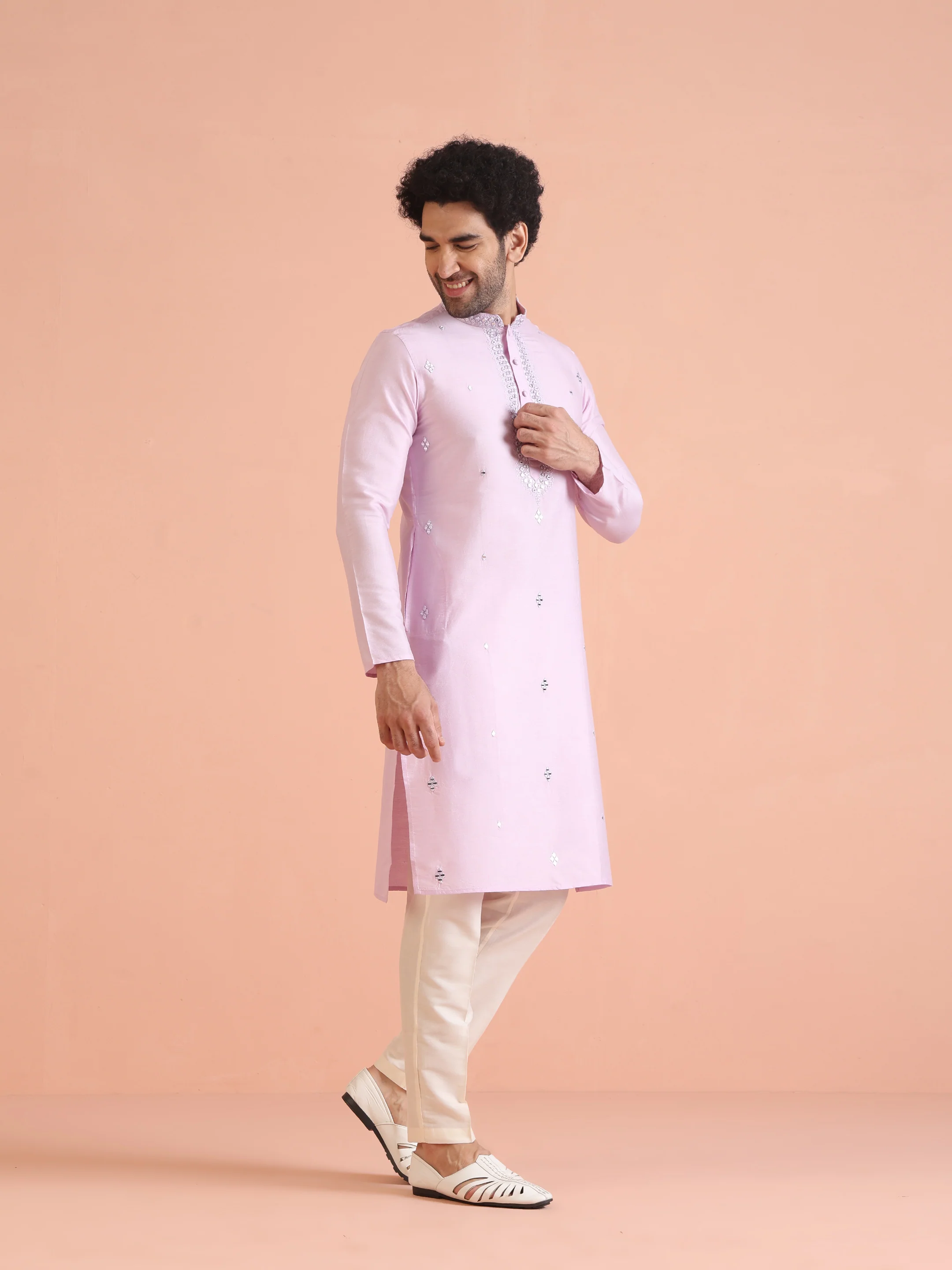 Light Pink Cotton Blend Embroidered Kurta with Intricate Neckline - Image 3
