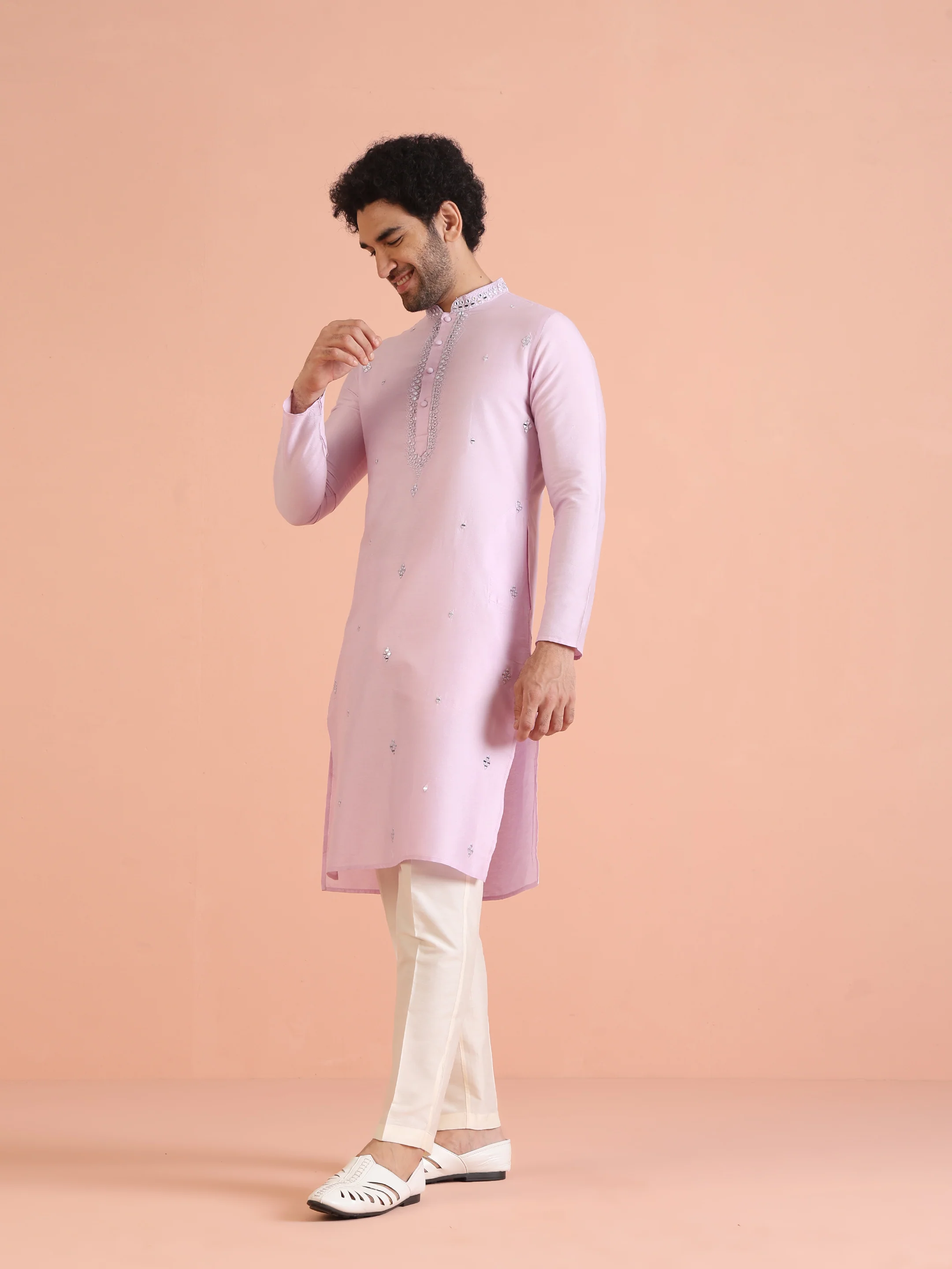 Light Pink Cotton Blend Embroidered Kurta with Intricate Neckline - Image 4