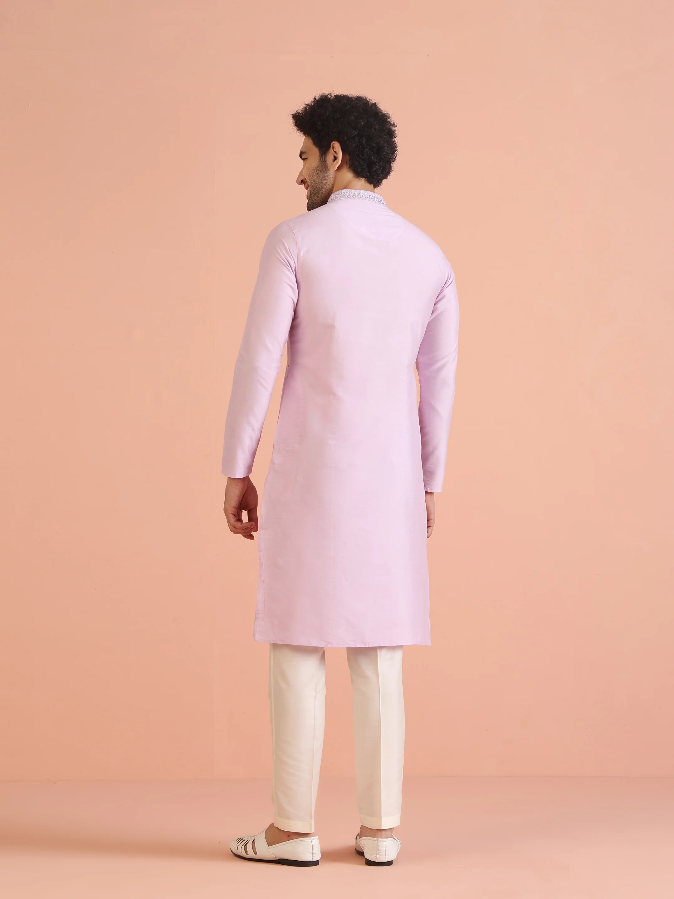 Light Pink Cotton Blend Embroidered Kurta with Intricate Neckline - Image 5