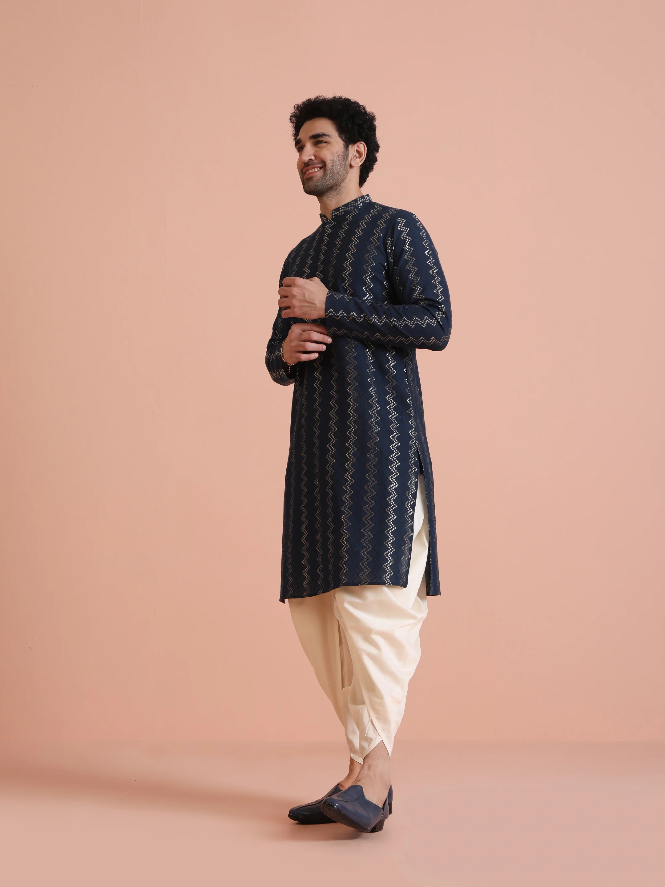 Men Navy Blue Chevron Textured Kurta Dhoti Set - Image 2