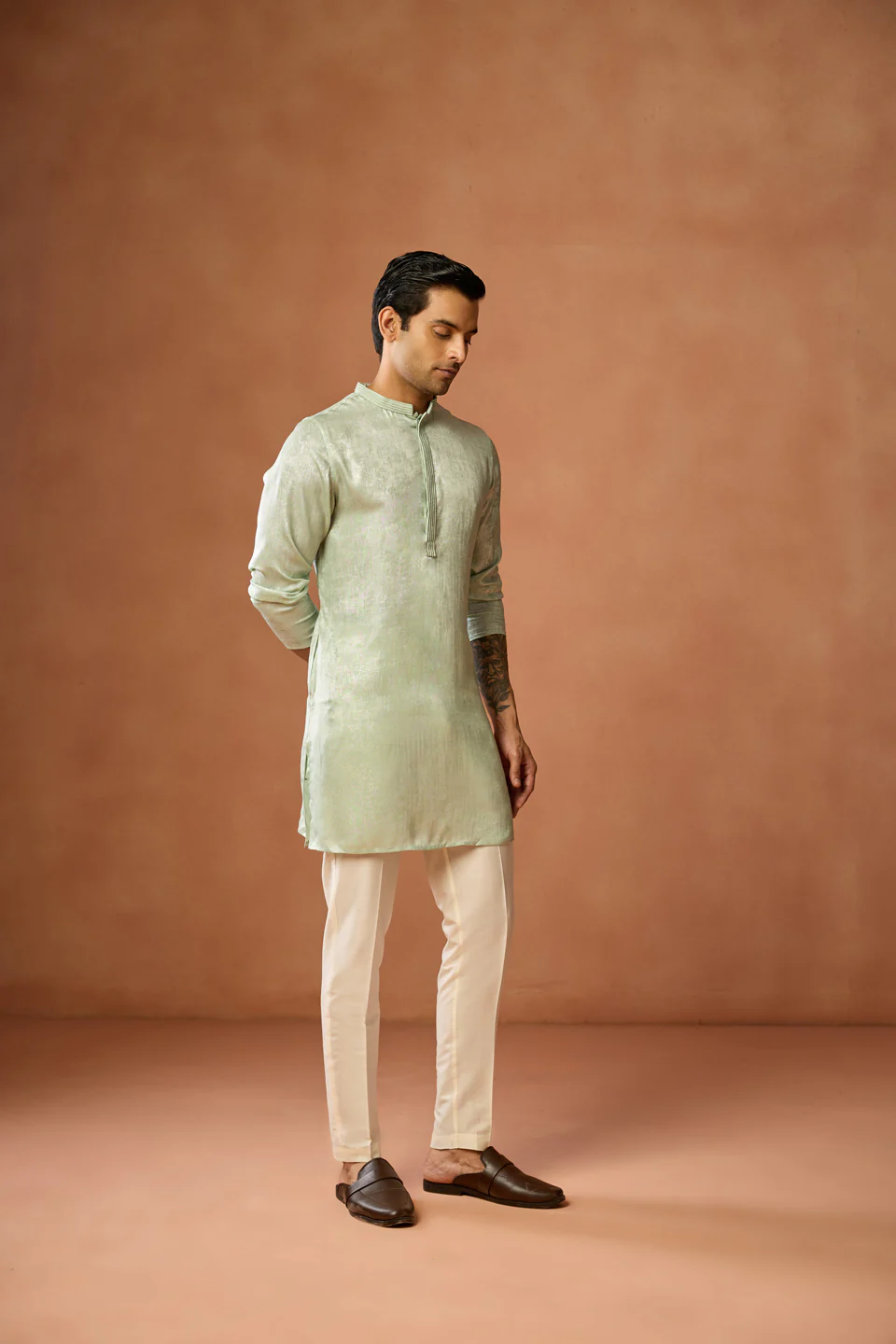 Mint Green Silk Blend Solid Mid Kurta - Image 3