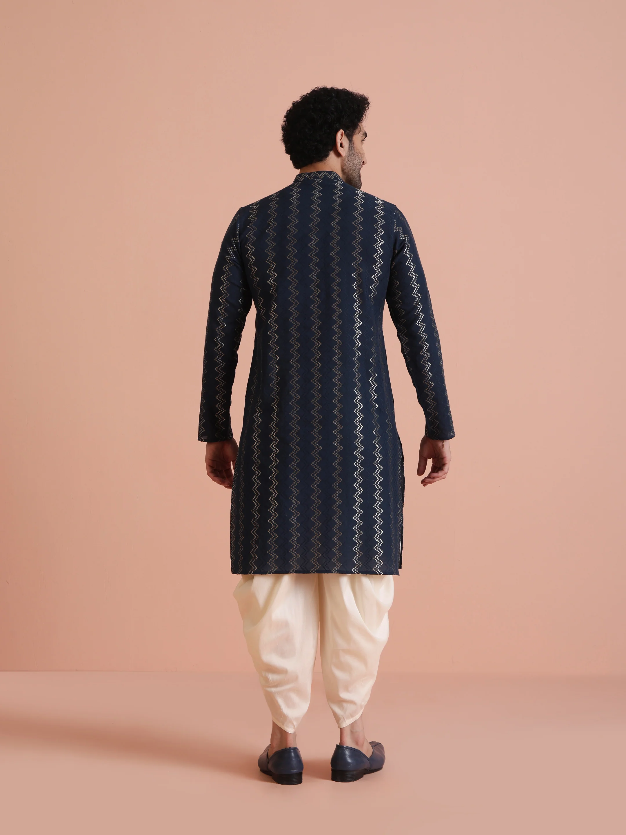 Navy Blue Cotton Blend Textured Kurta - Image 4