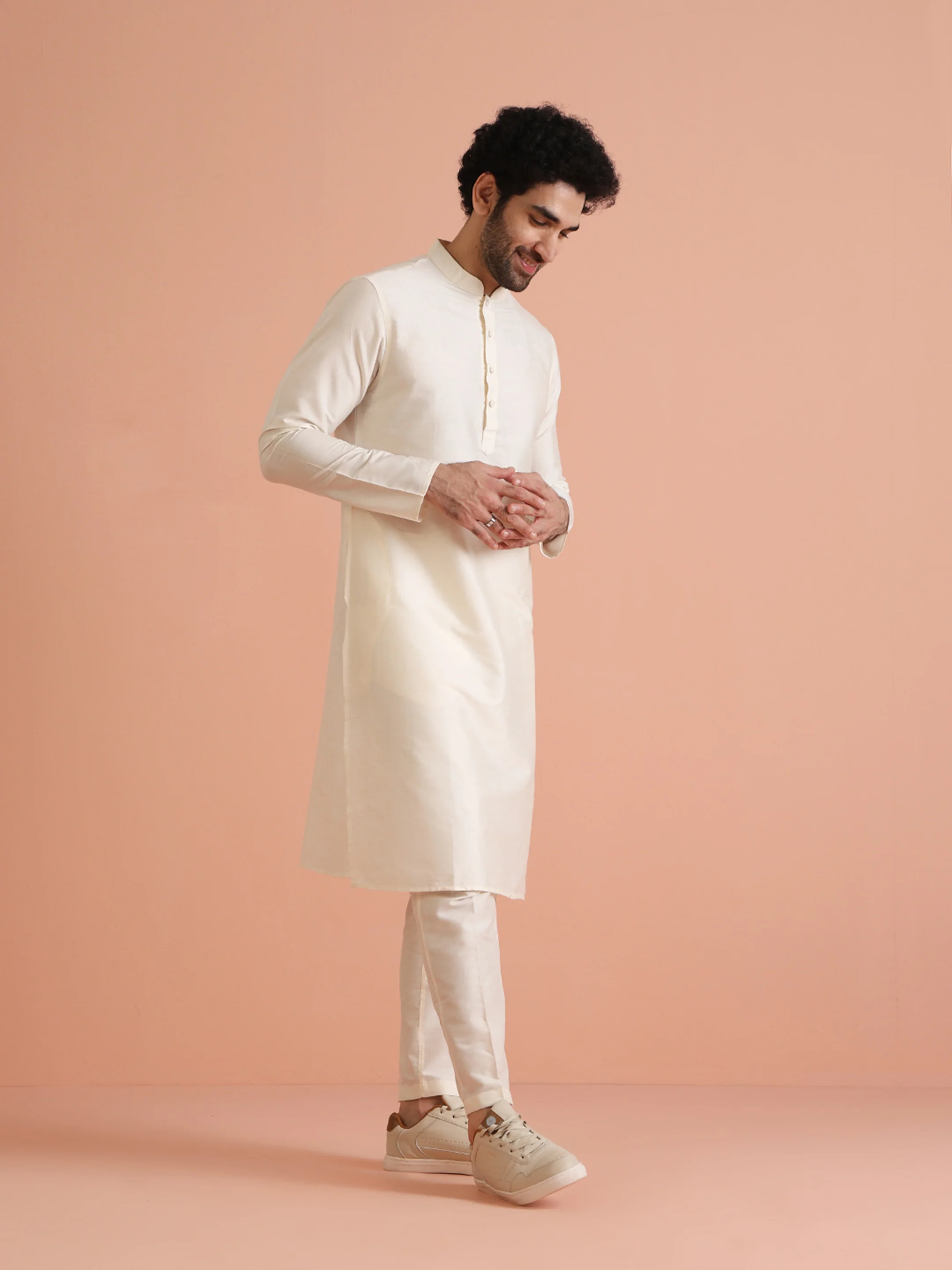 Off-White Cotton Blend Solid Plain Kurta - Image 2